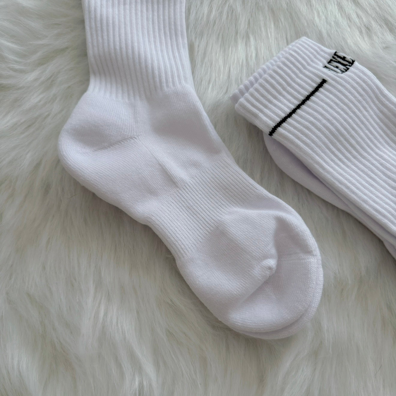 FLEXER8™︎ Surrounded Embroidered Logo Knitted Towel Socks