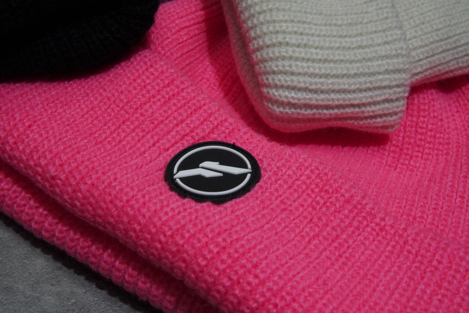 FLEXER8™︎ Plastic Tag Logo Long Beanie