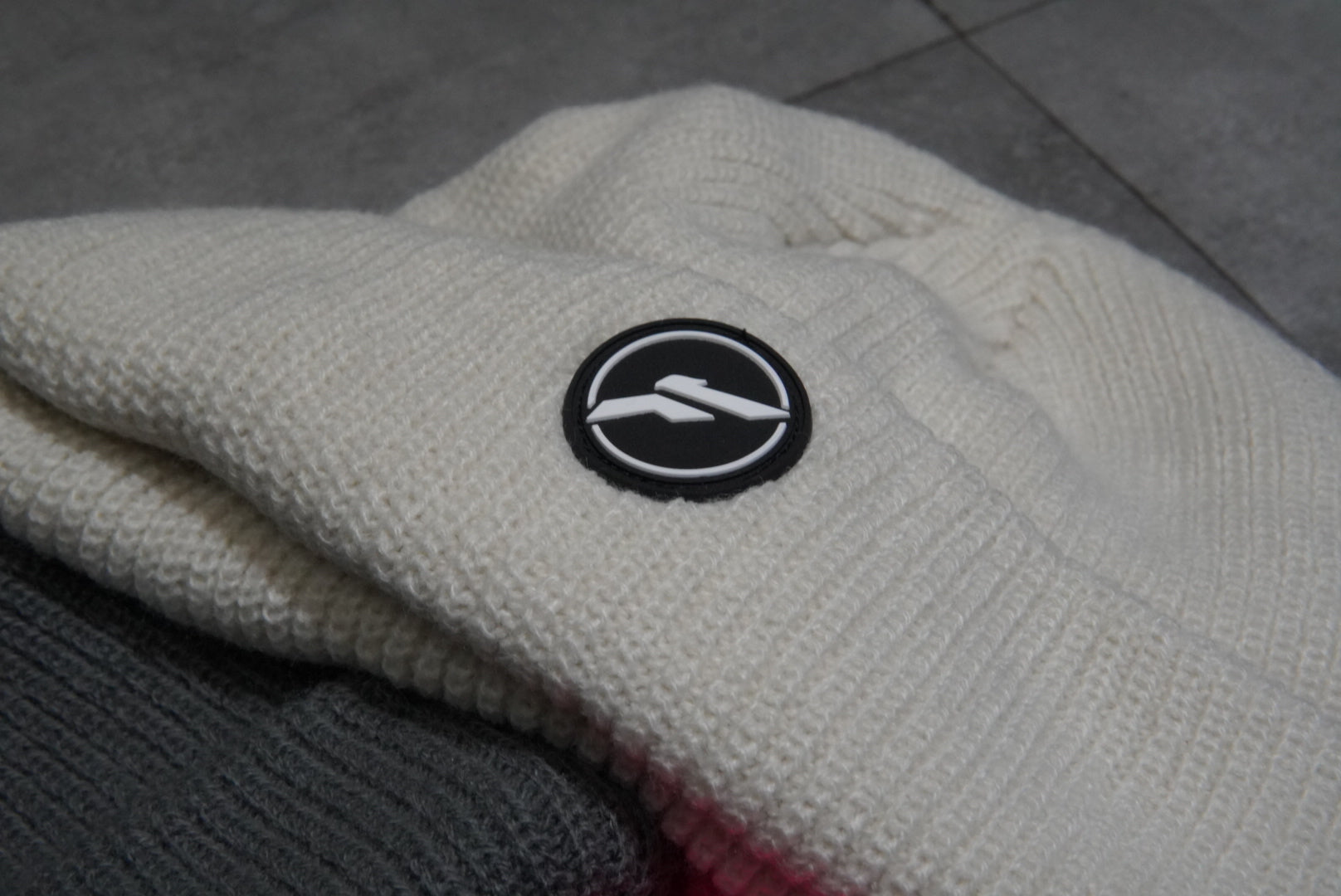 FLEXER8™︎ Plastic Tag Logo Long Beanie