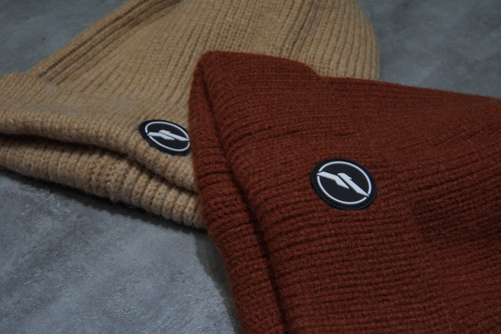 FLEXER8™︎ Plastic Tag Logo Long Beanie