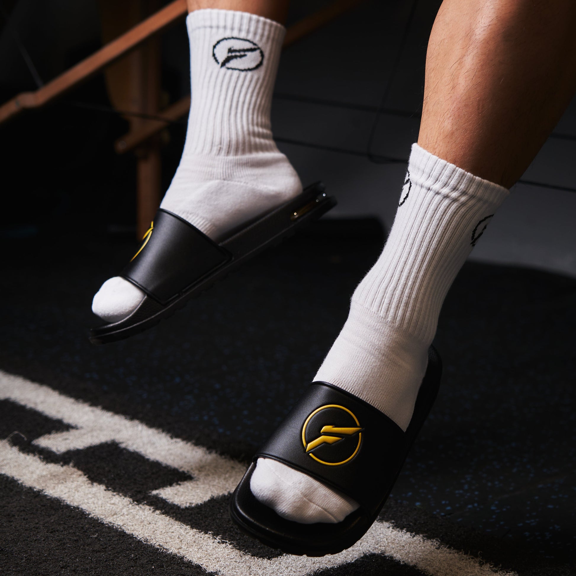 FLEXER8™︎ x Fly Fitness Air Slippers