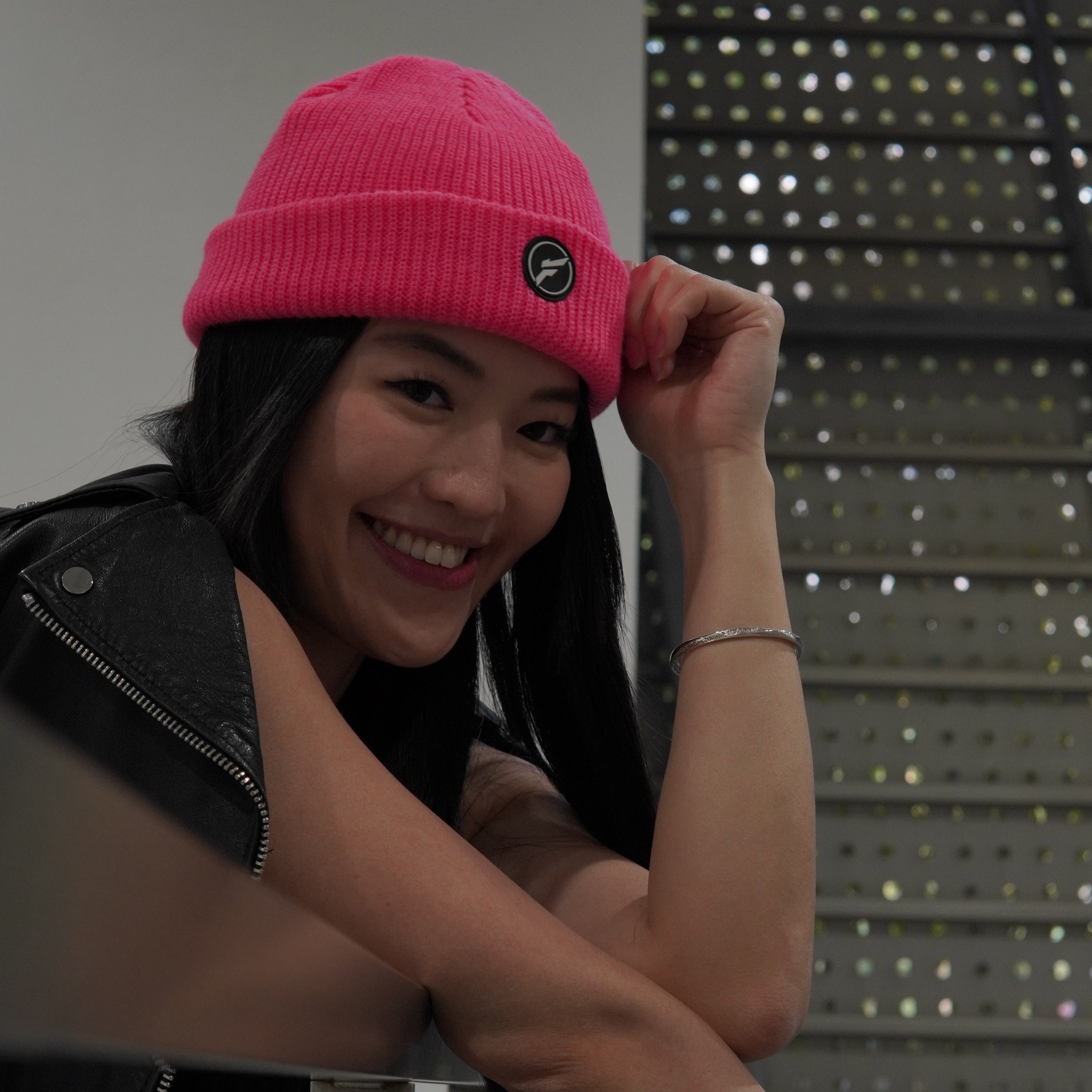 FLEXER8™︎ Plastic Tag Logo Short Beanie