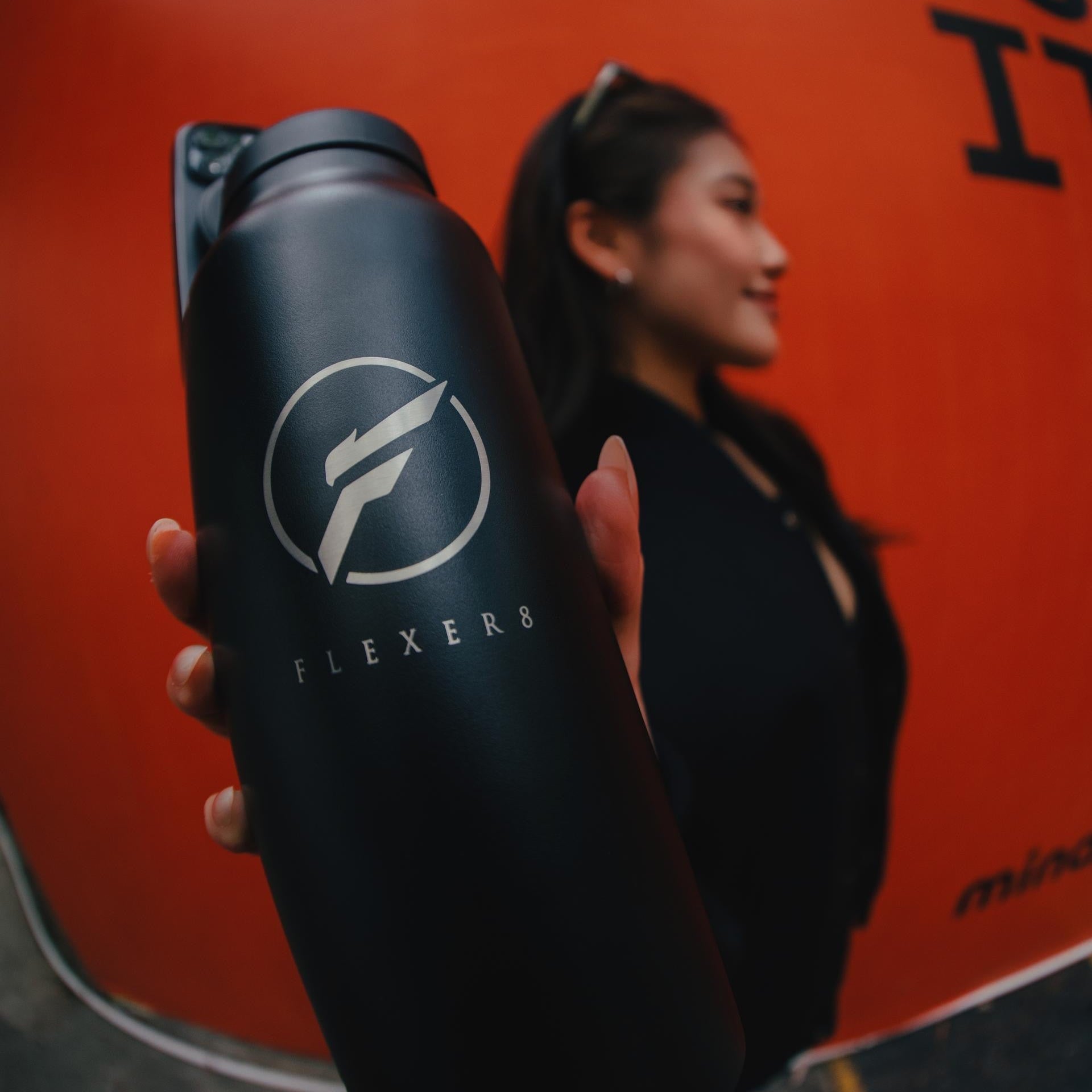 FLEXER8™︎ Magnetic Vacuum Water Bottle 24oz(With Magnetic Sticker)